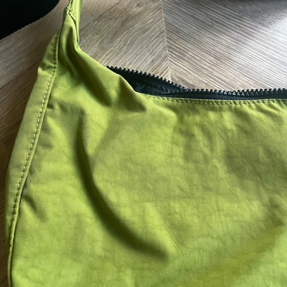 Baggu crescent bag - avocado 🥑 - Picture 2 of 3